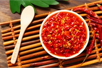 小袋辣椒醬料包裝機(jī)大大提高了銷售率